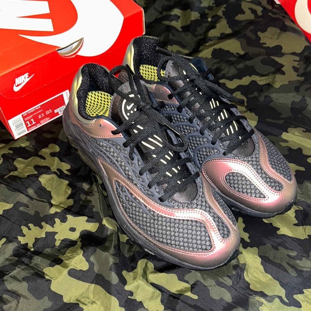 Worn 1 time Air Tuned Max size 11 Black/Celery-Dark  Charcoal